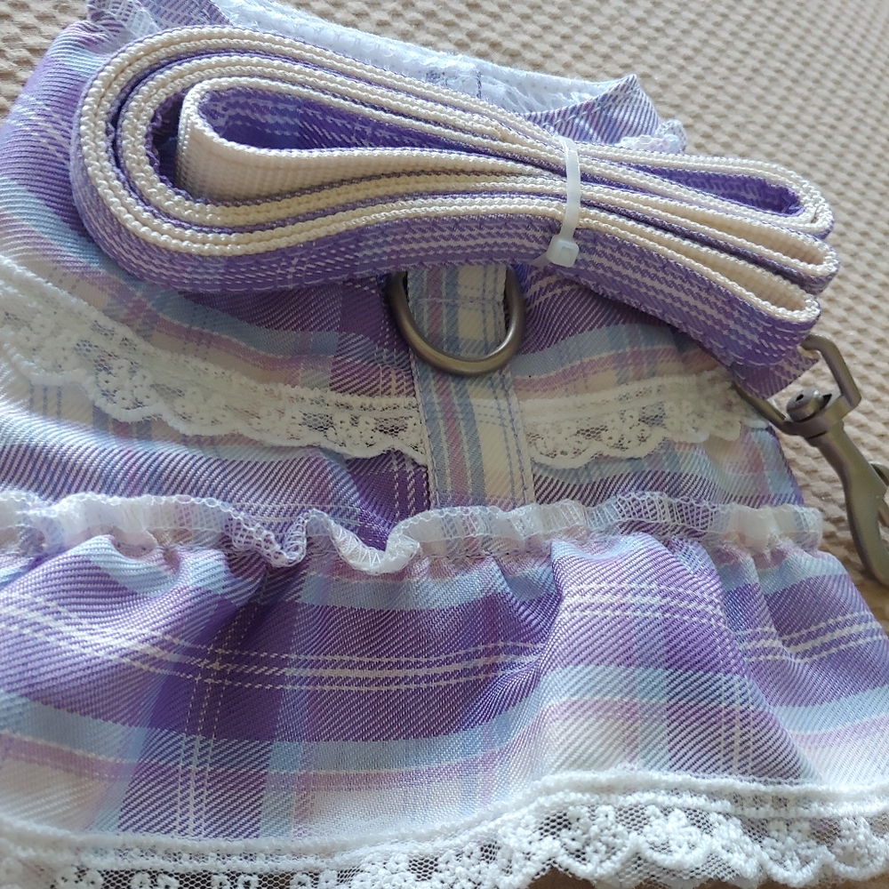 New harness dress and leash outfit perfect size medium
